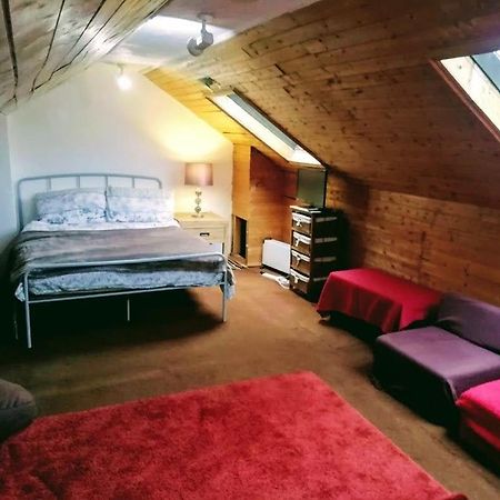 Cozy Loft In Bushey, 20 Mins By Train To Euston London Apartment Exterior photo