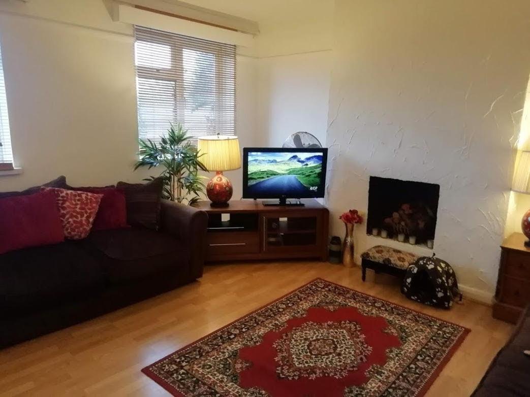 Cozy Loft In Bushey, 20 Mins By Train To Euston London Apartment Exterior photo