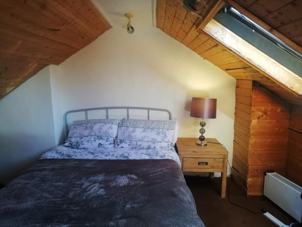 Cozy Loft In Bushey, 20 Mins By Train To Euston London Apartment Exterior photo